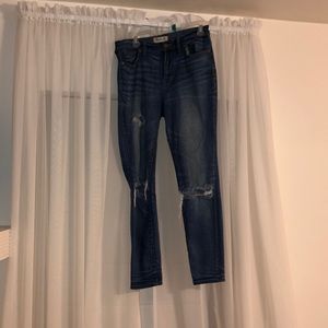 Distressed skinny jeans